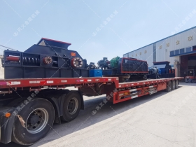 1200*1200雙齒輥破碎機，兩臺900*900軌道移動雙齒輥破碎機發(fā)往云南